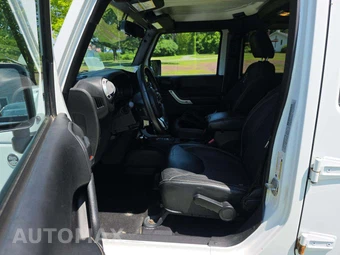 2015 Jeep Wrangler Unlimited Freedom Edition - miniatura 3