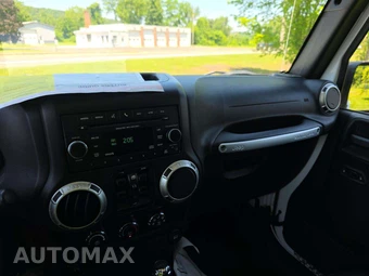 2015 Jeep Wrangler Unlimited Freedom Edition - miniatura 7