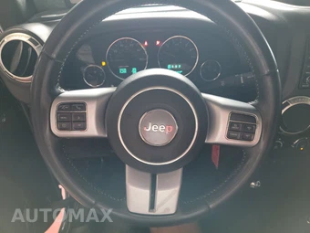 2015 Jeep Wrangler Unlimited Freedom Edition - miniatura 10