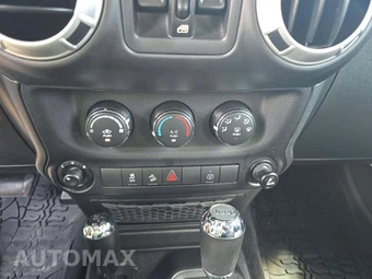 2015 Jeep Wrangler Unlimited Rubicon - miniatura 30