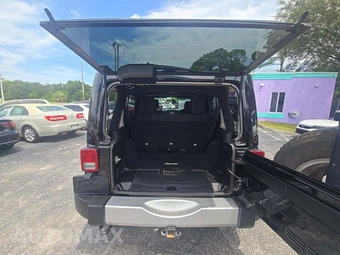 2015 Jeep Wrangler Unlimited Sahara - miniatura 11