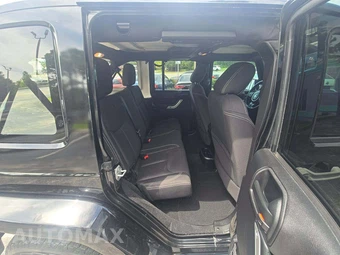 2015 Jeep Wrangler Unlimited Sahara - miniatura 13