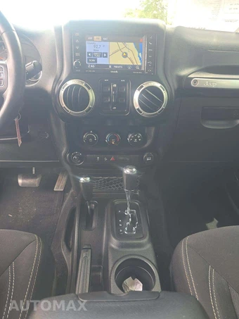 2015 Jeep Wrangler Unlimited Sahara - miniatura 7