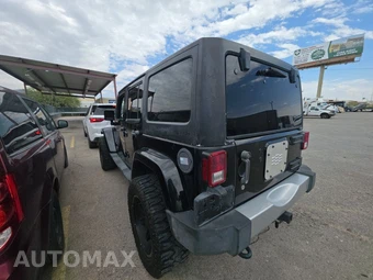 2015 Jeep Wrangler Unlimited Sahara - miniatura 6