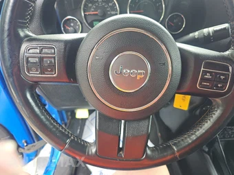 2015 Jeep Wrangler Unlimited Sahara - miniatura 10