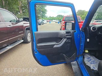 2015 Jeep Wrangler Unlimited Sahara - miniatura 9