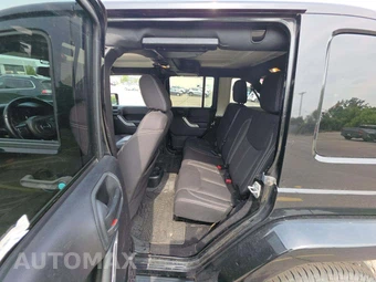 2015 Jeep Wrangler Unlimited Sahara - miniatura 10