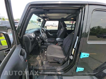 2015 Jeep Wrangler Unlimited Sahara - miniatura 3