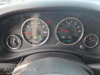 2015 Jeep Wrangler Unlimited Sahara - miniatura 6