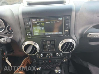 2015 Jeep Wrangler Unlimited Sahara - miniatura 7