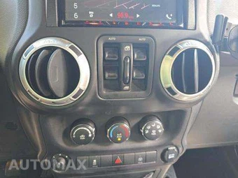 2015 Jeep Wrangler Unlimited Sahara - miniatura 27