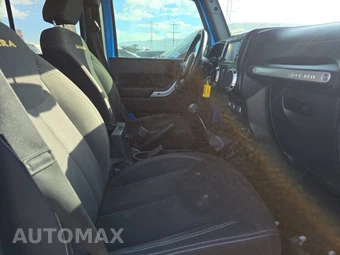 2015 Jeep Wrangler Unlimited Sahara - miniatura 8
