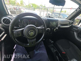 2015 Jeep Wrangler Unlimited Sahara - miniatura 10