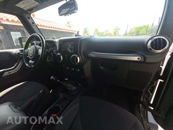 2015 Jeep Wrangler Unlimited Sahara - miniatura 19