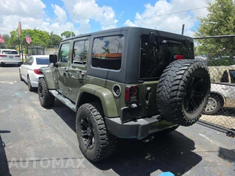 2015 Jeep Wrangler Unlimited Sahara - miniatura 2