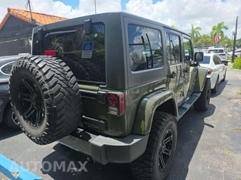 2015 Jeep Wrangler Unlimited Sahara - miniatura 3