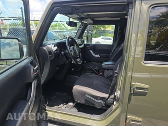 2015 Jeep Wrangler Unlimited Sahara - miniatura 6