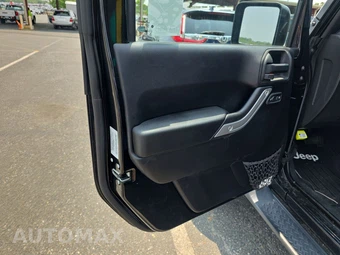 2015 Jeep Wrangler Unlimited Sahara - miniatura 9