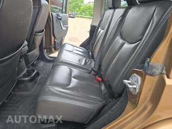 2015 Jeep Wrangler Unlimited Sahara - miniatura 10