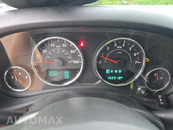 2015 Jeep Wrangler Unlimited Sahara - miniatura 6