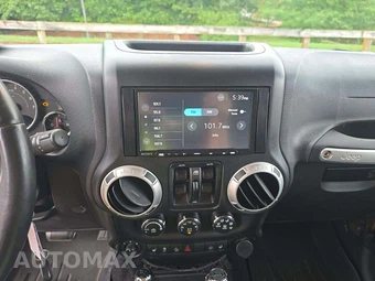 2015 Jeep Wrangler Unlimited Sahara - miniatura 7