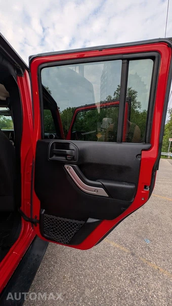 2015 Jeep Wrangler Unlimited Sahara - miniatura 28