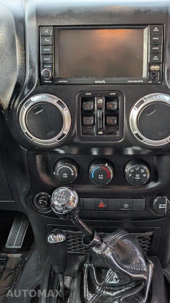 2015 Jeep Wrangler Unlimited Sahara - miniatura 41
