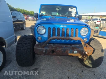 2015 Jeep Wrangler Unlimited Sahara - miniatura 2