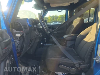2015 Jeep Wrangler Unlimited Sahara - miniatura 7