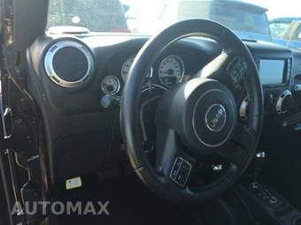 2015 Jeep Wrangler Unlimited Sahara - miniatura 10