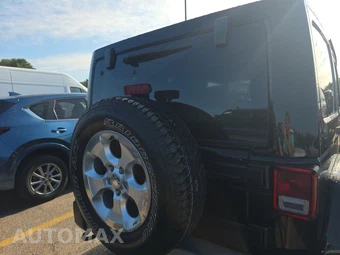 2015 Jeep Wrangler Unlimited Sahara - miniatura 5