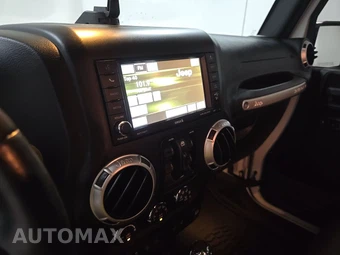 2015 Jeep Wrangler Unlimited Sahara - miniatura 11