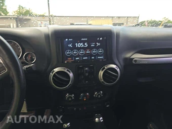 2015 Jeep Wrangler Unlimited Sahara - miniatura 10