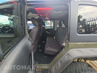 2015 Jeep Wrangler Unlimited Sahara - miniatura 13