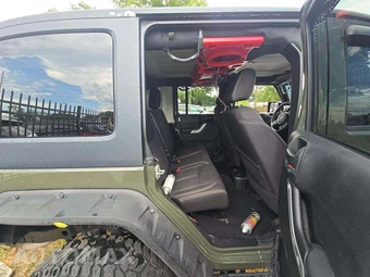 2015 Jeep Wrangler Unlimited Sahara - miniatura 16
