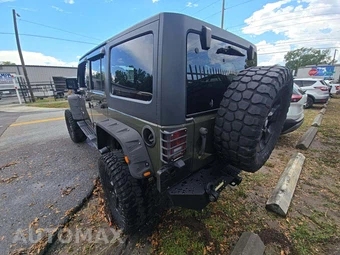 2015 Jeep Wrangler Unlimited Sahara - miniatura 2