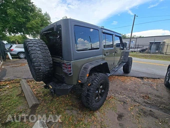 2015 Jeep Wrangler Unlimited Sahara - miniatura 3