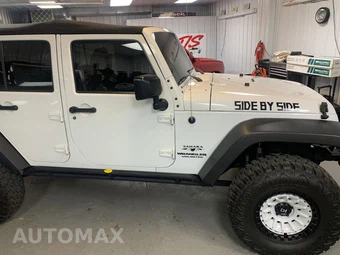 2015 Jeep Wrangler Unlimited Sahara - miniatura 2