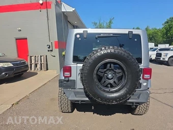 2015 Jeep Wrangler Unlimited Sahara - miniatura 5