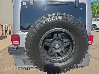 2015 Jeep Wrangler Unlimited Sahara - miniatura 7