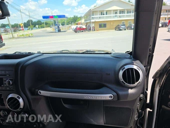 2015 Jeep Wrangler Unlimited Sahara - miniatura 16