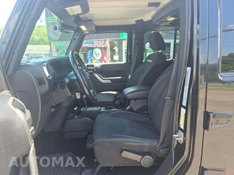 2015 Jeep Wrangler Unlimited Sahara - miniatura 3