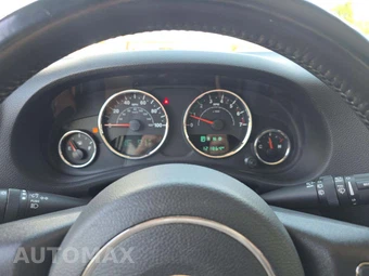 2015 Jeep Wrangler Unlimited Sahara - miniatura 6