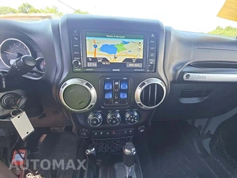 2015 Jeep Wrangler Unlimited Sahara - miniatura 10