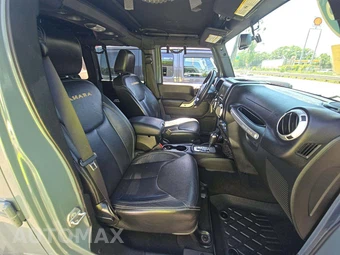 2015 Jeep Wrangler Unlimited Sahara - miniatura 18