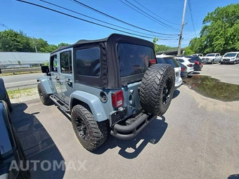 2015 Jeep Wrangler Unlimited Sahara - miniatura 2