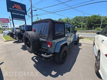 2015 Jeep Wrangler Unlimited Sahara - miniatura 3