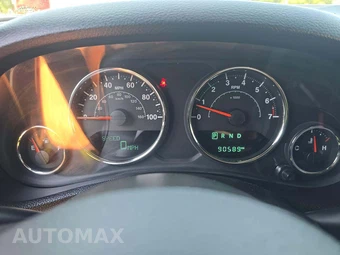 2015 Jeep Wrangler Unlimited Sahara - miniatura 9