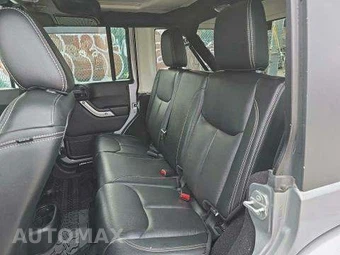 2015 Jeep Wrangler Unlimited Sahara - miniatura 13