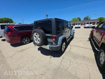 2015 Jeep Wrangler Unlimited Sahara - miniatura 3